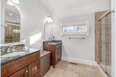 1764 N Astor St, Milwaukee, WI 53202 - Photo 12