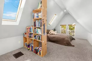 1764 N Astor St, Milwaukee, WI 53202 - Photo 18