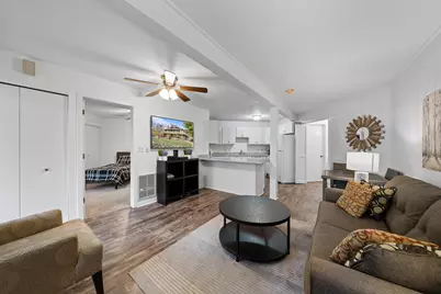 601  Knollwood Cir #B, Fontana, WI 53125 - Photo 4