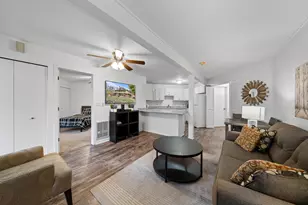 601 Knollwood Cir, Fontana, WI 53125 - Photo 4