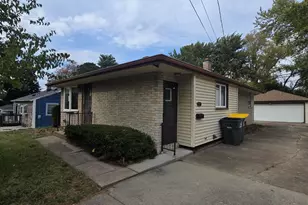 1112 Gertrude St, Waukesha, WI 53186 - Photo 2