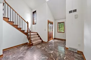 920 Oakwood Ln, Brookfield, WI 53045 - Photo 2