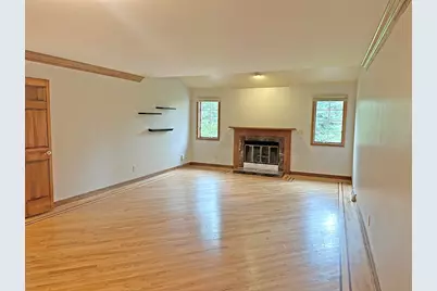 920  Oakwood Ln #B, Brookfield, WI 53045 - Photo 4