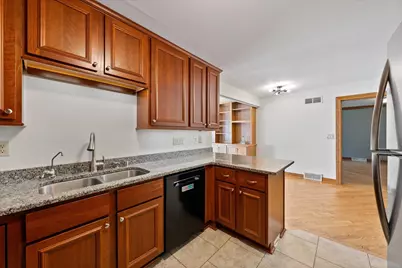 920  Oakwood Ln #B, Brookfield, WI 53045 - Photo 10