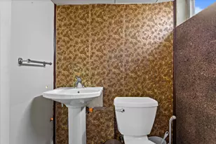 2129 S 107th St, West Allis, WI 53227 - Photo 16