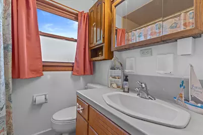 2129 S 107th St, West Allis, WI 53227 - Photo 6