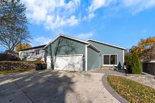 10915 W Wisconsin Ave, Wauwatosa, WI 53226 - Photo 24
