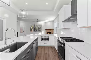 10915 W Wisconsin Ave, Wauwatosa, WI 53226 - Photo 6