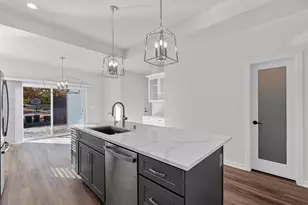 10915 W Wisconsin Ave, Wauwatosa, WI 53226 - Photo 10