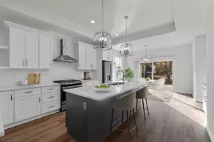 10915 W Wisconsin Ave, Wauwatosa, WI 53226 - Photo 8