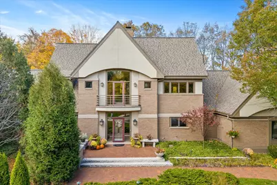 1319  Creekside Ct, Grafton, WI 53024 - Photo 4