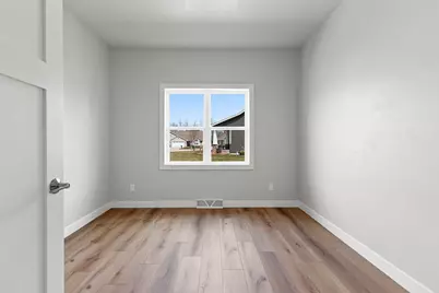 1925  Creekwood Ct, Manitowoc, WI 54220 - Photo 30