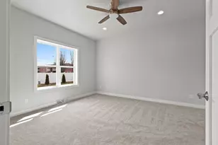 1925 Creekwood Ct, Manitowoc, WI 54220 - Photo 24