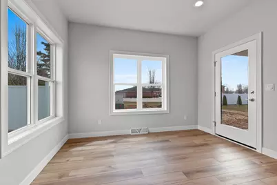 1925  Creekwood Ct, Manitowoc, WI 54220 - Photo 18