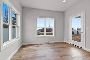 1925 Creekwood Ct, Manitowoc, WI 54220 - Photo 18