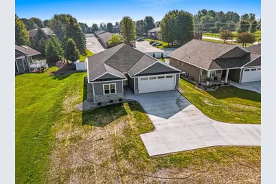 1925  Creekwood Ct, Manitowoc, WI 54220 - Photo 2