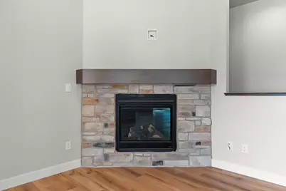 1925  Creekwood Ct, Manitowoc, WI 54220 - Photo 12