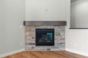 1925 Creekwood Ct, Manitowoc, WI 54220 - Photo 12