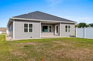 1925 Creekwood Ct, Manitowoc, WI 54220 - Photo 38