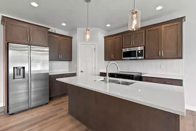 1925  Creekwood Ct, Manitowoc, WI 54220 - Photo 14