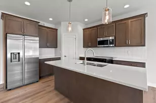 1925 Creekwood Ct, Manitowoc, WI 54220 - Photo 14