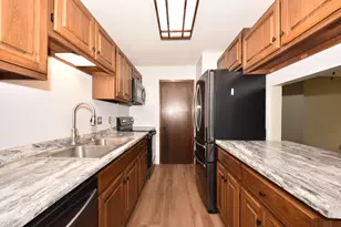 W169N11540 Biscayne Dr, Germantown, WI 53022 - Photo 10