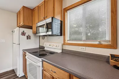 10216 N Baehr Rd, Mequon, WI 53092 - Photo 8