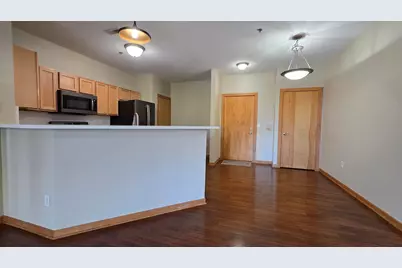 10900 W Bluemound Rd #215, Wauwatosa, WI 53226 - Photo 6