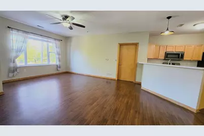 10900 W Bluemound Rd #215, Wauwatosa, WI 53226 - Photo 8