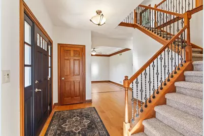 N66W12812  Corryton Ct, Menomonee Falls, WI 53051 - Photo 2