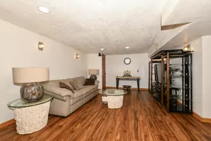 8069 N 105th St, Milwaukee, WI 53224 - Photo 20