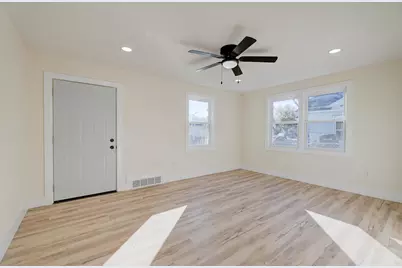 4937 N 51st Blvd, Milwaukee, WI 53218 - Photo 10