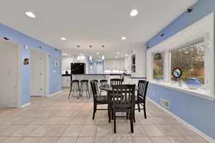 3285 Old Lantern Dr, Brookfield, WI 53005 - Photo 12