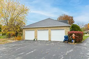 3285 Old Lantern Dr, Brookfield, WI 53005 - Photo 38