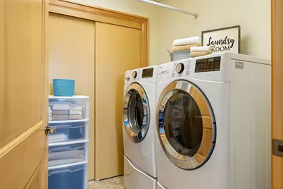 1313 N Franklin Pl #404, Milwaukee, WI 53202 - Photo 24