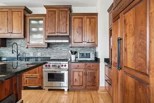 1313 N Franklin Pl, Milwaukee, WI 53202 - Photo 16