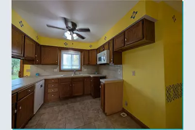 1014  Cottonwood Ct, West Bend, WI 53095 - Photo 8