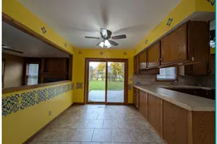 1014 Cottonwood Ct, West Bend, WI 53095 - Photo 10