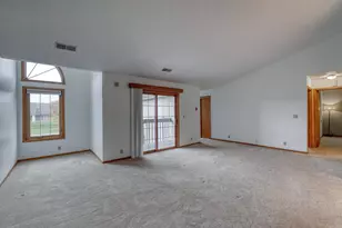823 Quinlan Dr, Pewaukee, WI 53072 - Photo 10