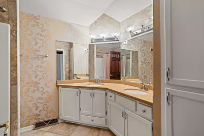 19770  Foxkirk Ct, Brookfield, WI 53045 - Photo 32