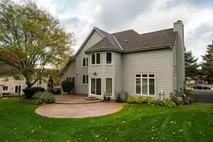 19770 Foxkirk Ct, Brookfield, WI 53045 - Photo 8