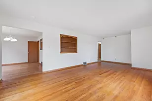 7043 N 107th St, Milwaukee, WI 53224 - Photo 8