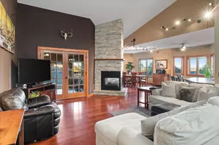 726 4th St, La Crescent, MN 55947 - Photo 2