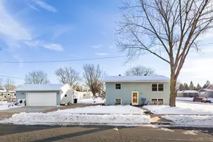 1020 Lake St, Onalaska, WI 54650 - Photo 2