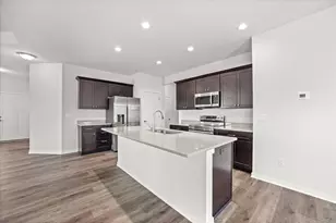 807 Bridlewood Dr, Hartford, WI 53027 - Photo 6