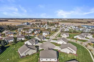 807 Bridlewood Dr, Hartford, WI 53027 - Photo 40