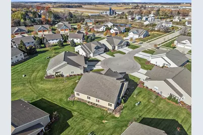 807  Bridlewood Dr #11, Hartford, WI 53027 - Photo 36
