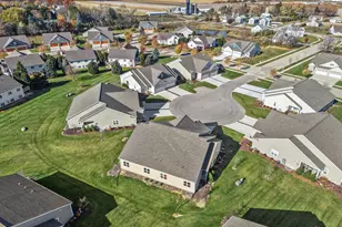 807 Bridlewood Dr, Hartford, WI 53027 - Photo 36