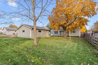 628  Victoria St, West Bend, WI 53090 - Photo 22