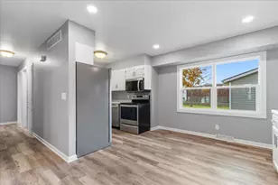 628 Victoria St, West Bend, WI 53090 - Photo 4